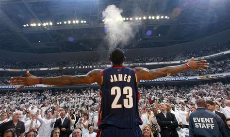 Why does LeBron James throw chalk in the air before every game? Reason ...