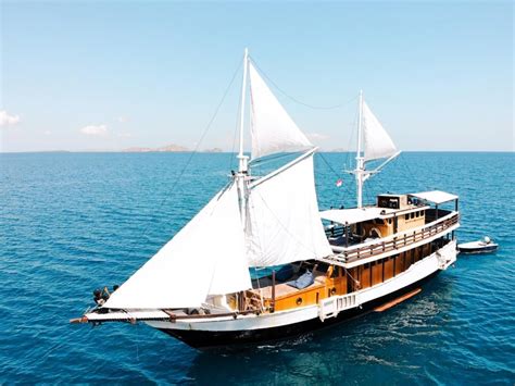 Kapal Phinisi Deluxe VI - Trusted Komodo Tour & Travel