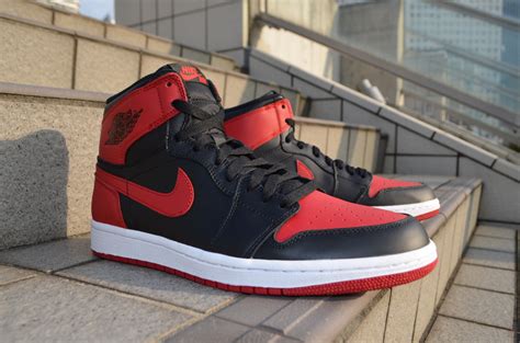 Air Jordan 1 Retro High OG - Black/Red | Sole Collector