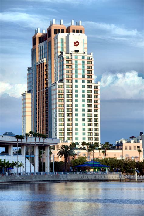 Tampa Marriott Waterside | HDR creme