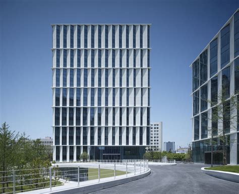 Gallery - 3Cubes Office Building / gmp Architekten - 5 | Office building architecture, Facade ...