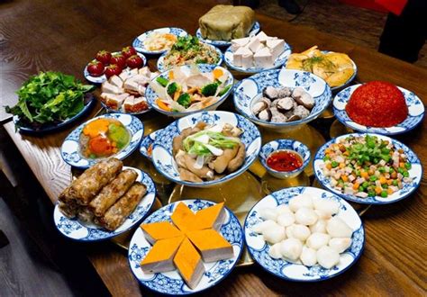 Vietnamese mark Tet or Lunar New Year with traditional dishes | The Star