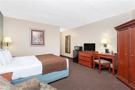 AmericInn by Wyndham Chippewa Falls | Chippewa Falls, WI Hotels