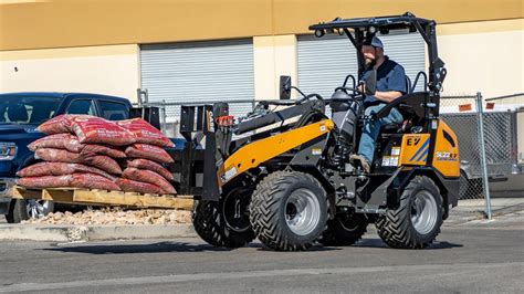 CASE unveils line of small articulated loaders