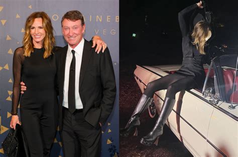 Janet Gretzky shares a 'fabulously fun' photo after a night out 'on the dance floor': 'Stunning'