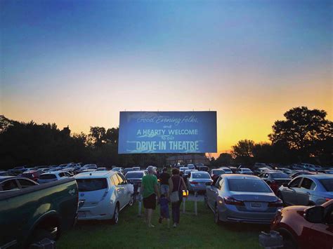 18 Best Drive-In Movie Theaters in the U.S.