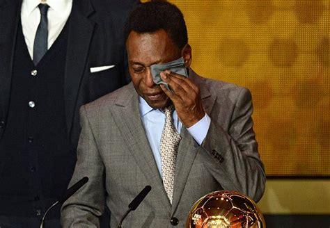 MNENIGERIA! Nigeria Entertainment Blog : Emotional Pele awarded Fifa ...