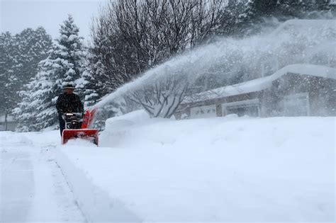 Flagstaff, Arizona, buried by three feet of snow, the most ever ...