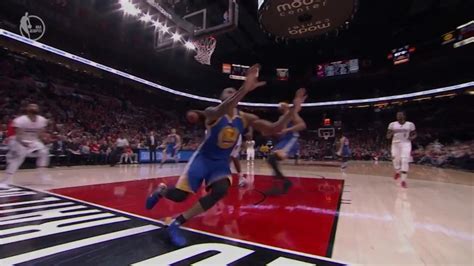 Favorite Iguodala pose after a fast break dunk : r/warriors