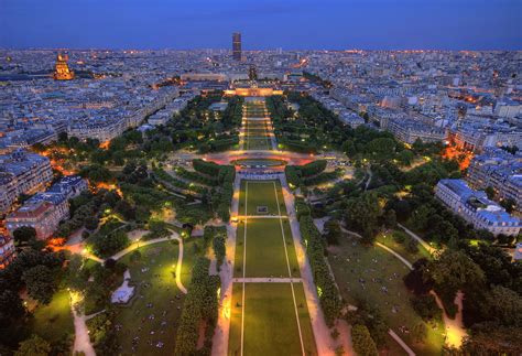 Visiter le Champ de Mars - Horaires, tarifs, prix, accès