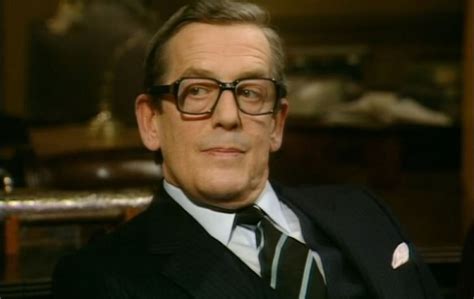 John Nettleton dead: Beloved Yes Minister and Casualty actor John ...