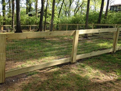 make a framed in fence with welded wire fencing - Google Search #WoodworkingProjectsBeginner ...