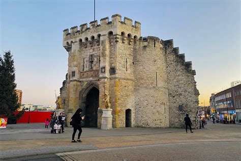 15 Interesting & Beautiful Places to Visit in Southampton, England