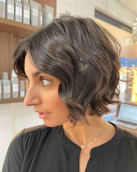 24 Short Wavy Bob Haircuts Trending Right Now