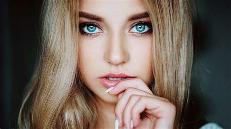 Download Blonde Blue Eyes Woman Face HD Wallpaper