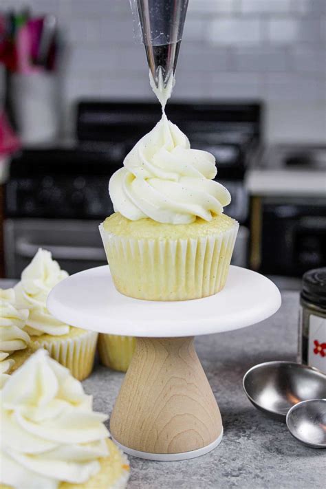 The Best American Buttercream Recipe: Ready in 5 minutes - Chelsweets