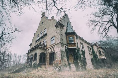 10 Haunted Hotels You Can Stay Overnight In This Halloween | Abandoned houses, Haunted places ...