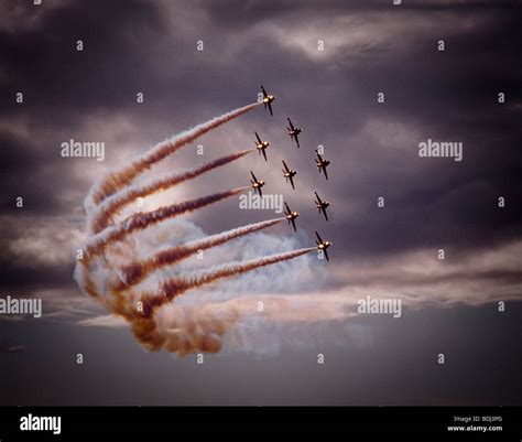 Red Arrows in formation Stock Photo - Alamy