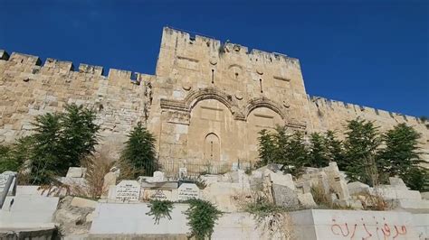 A tour of the eastern wall of the old city of Jerusalem - an amazing and untouristy place - YouTube