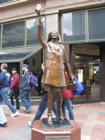 The Great American RoadTrip Forum - Mary Tyler Moore Statue ...