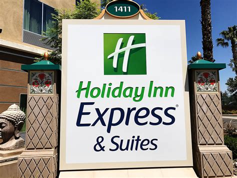 Review of Holiday Inn Express & Suites in Anaheim Resort Area Near Disneyland — All for the Boys