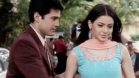 Rajeev Khandelwal reacts as fan wants to see him, Aamna Sharif in Bigg ...