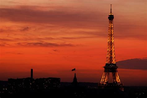 SUNSET BEHIND THE EIFFEL TOWER | Most beautiful places, Eiffel tower, Places to go