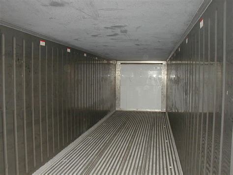 What Are Insulated Shipping Containers?