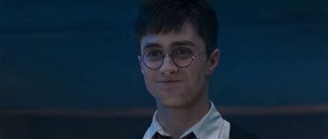 Harry is smiling to... - The Harry Potter Trivia Quiz - Fanpop