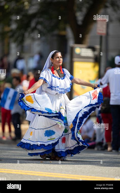 Independence day parade el salvador hi-res stock photography and images ...