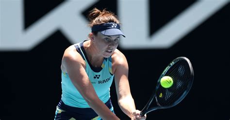 Noskova moves into Australian Open quarterfinals after Svitolina retires