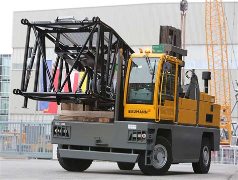 What is a side loader forklift? » Baumann Sideloaders