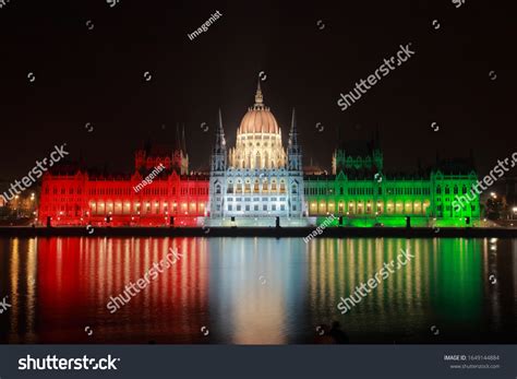 12,614 Hungarian Parliament Night Images, Stock Photos & Vectors ...