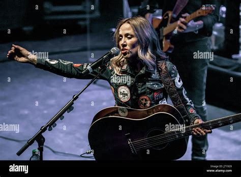 Sheryl Crow Live in Concert Stock Photo - Alamy