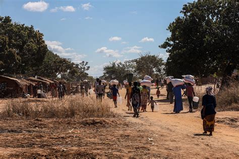 Mozambique: Fear and displacement continue after five years of conflict ...