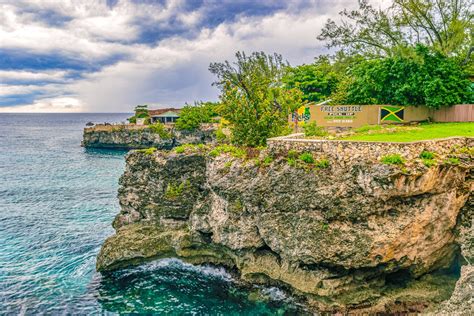 Cliff Jumping In Jamaica: Tips & Insights to know before you leap