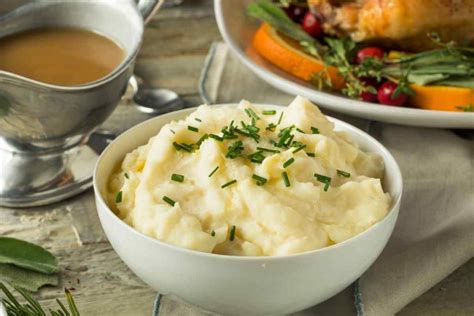 How to Thicken Mashed Potatoes Like a Pro (8 Best Ways) - IzzyCooking