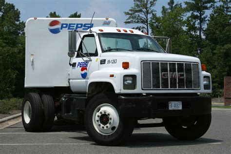 File:2008-08-04 GMC 7500 Pepsi truck parked at CVS.jpg - Wikimedia Commons