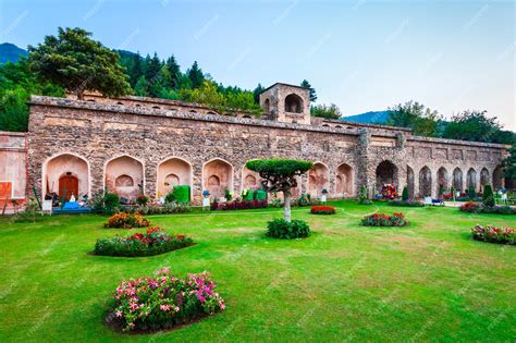 Premium Photo | Pari mahal palace garden in srinagar