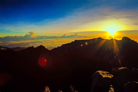 Daily Photo - Sunrise on Mount Kinabalu | Richard Davis Photography