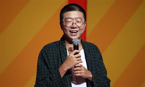 13 of China’s Best Stand-up Comedians are Heading to North America — R