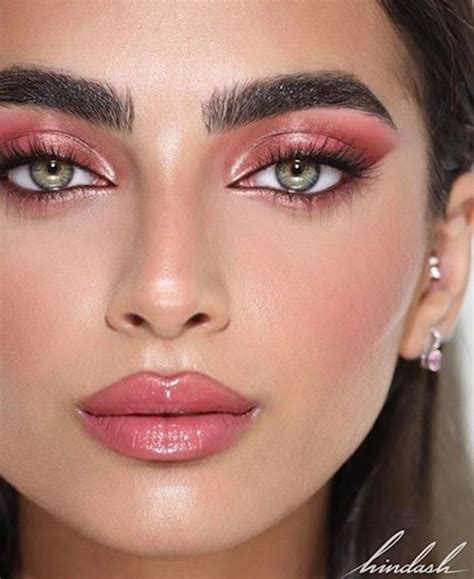 10 Romantic Makeup Looks Perfect for Valentine's Day & Beyond ...