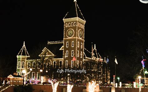 The Saline County Courthouse is currently sparkling and shining for the holidays.