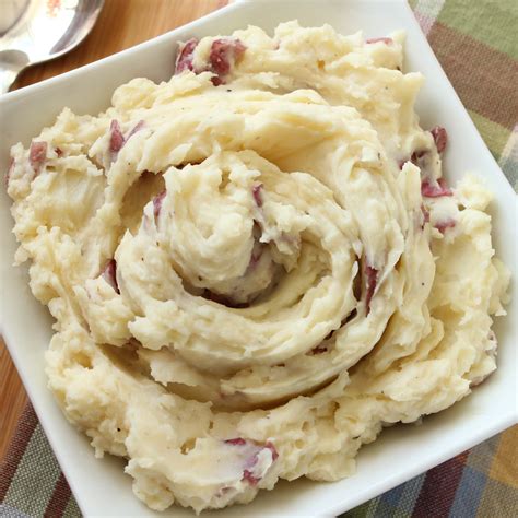 Restaurant-Style Garlic Mashed Potatoes - Delicious as it Looks