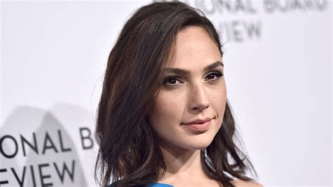 'Wonder Woman' Star Gal Gadot Gets Backlash for Israel-Palestine Tweet ...