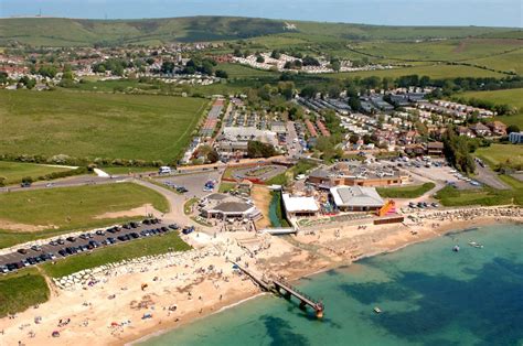 Bowleaze Cove - Photo "Bowleaze cove - aerial" :: British Beaches