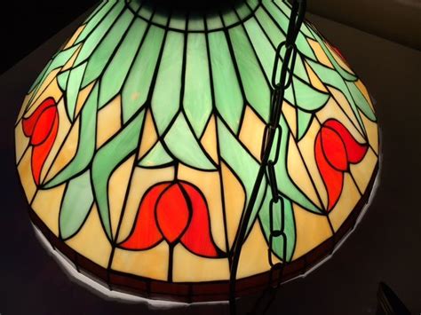 Tiffany style pendant light decorated with tulips, 3 bulb - Catawiki