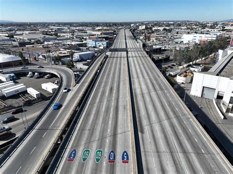 Los Angeles Freeway Fire Shuts Interstate 10 Traveled by 300,000 Cars - Bloomberg