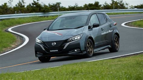 Nissan Leaf With Two Electric Motors Has 304 HP, All-Wheel Drive