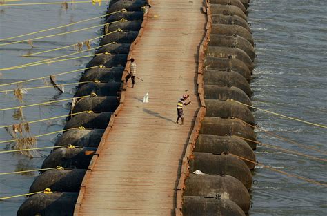 The Pontoon Bridges That Carry Millions at Kumbh Mela - Technology News ...